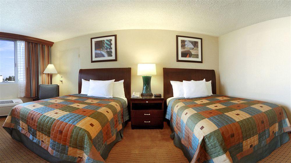 Doubletree By Hilton Denver Central Park Exterior photo