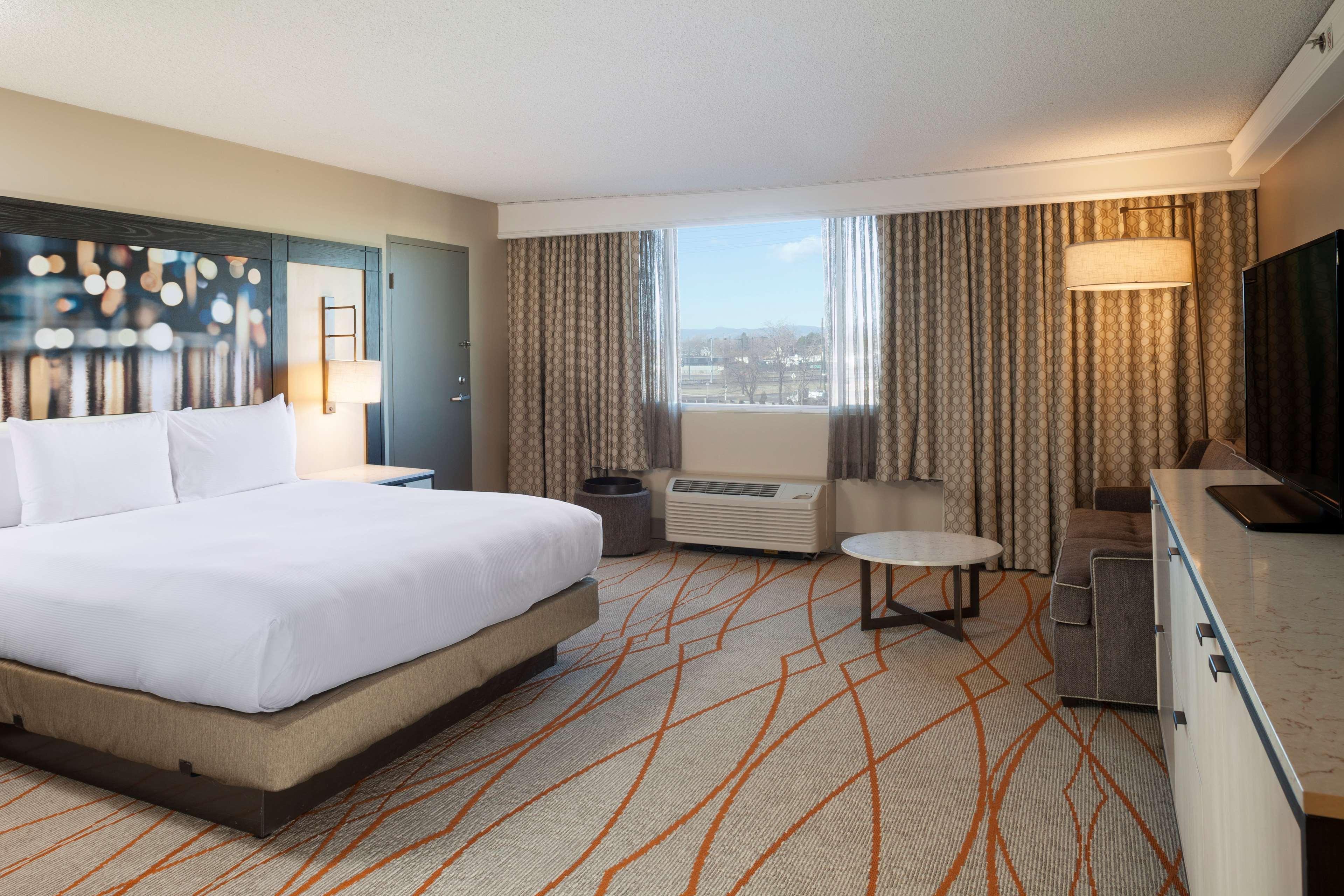 Doubletree By Hilton Denver Central Park Exterior photo