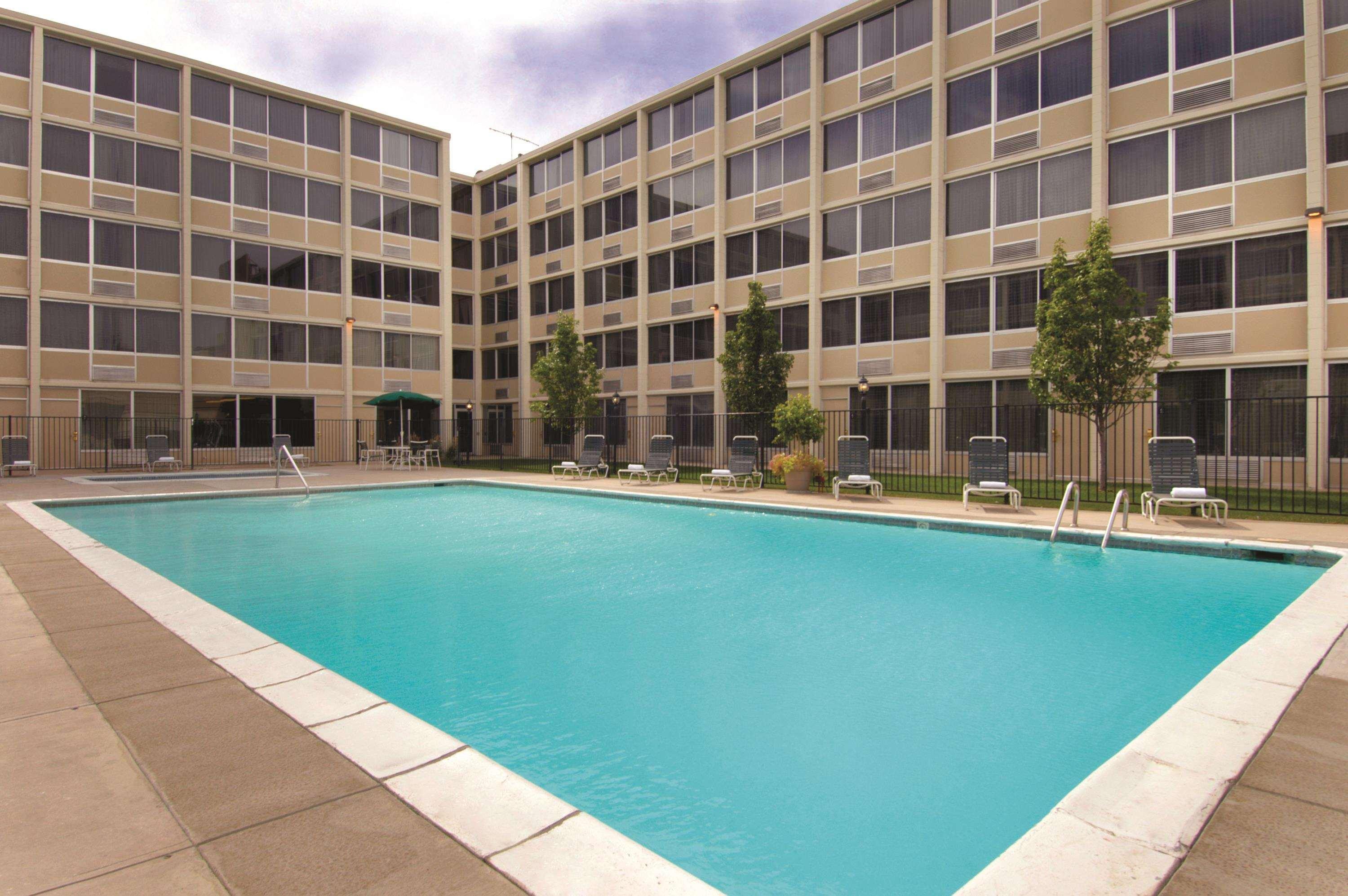 Doubletree By Hilton Denver Central Park Exterior photo