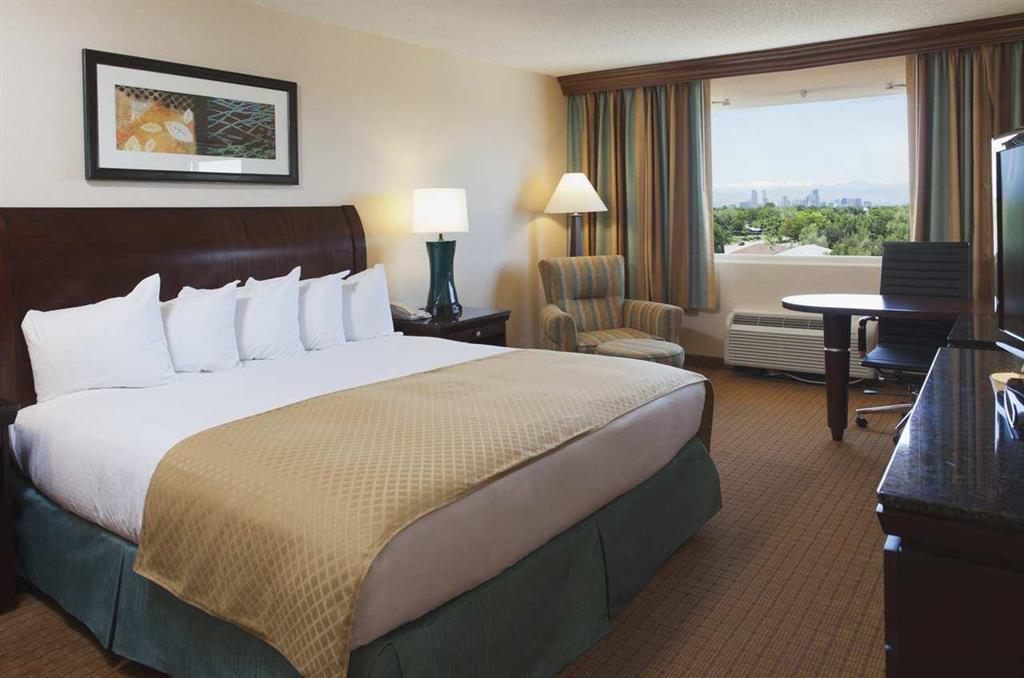Doubletree By Hilton Denver Central Park Room photo