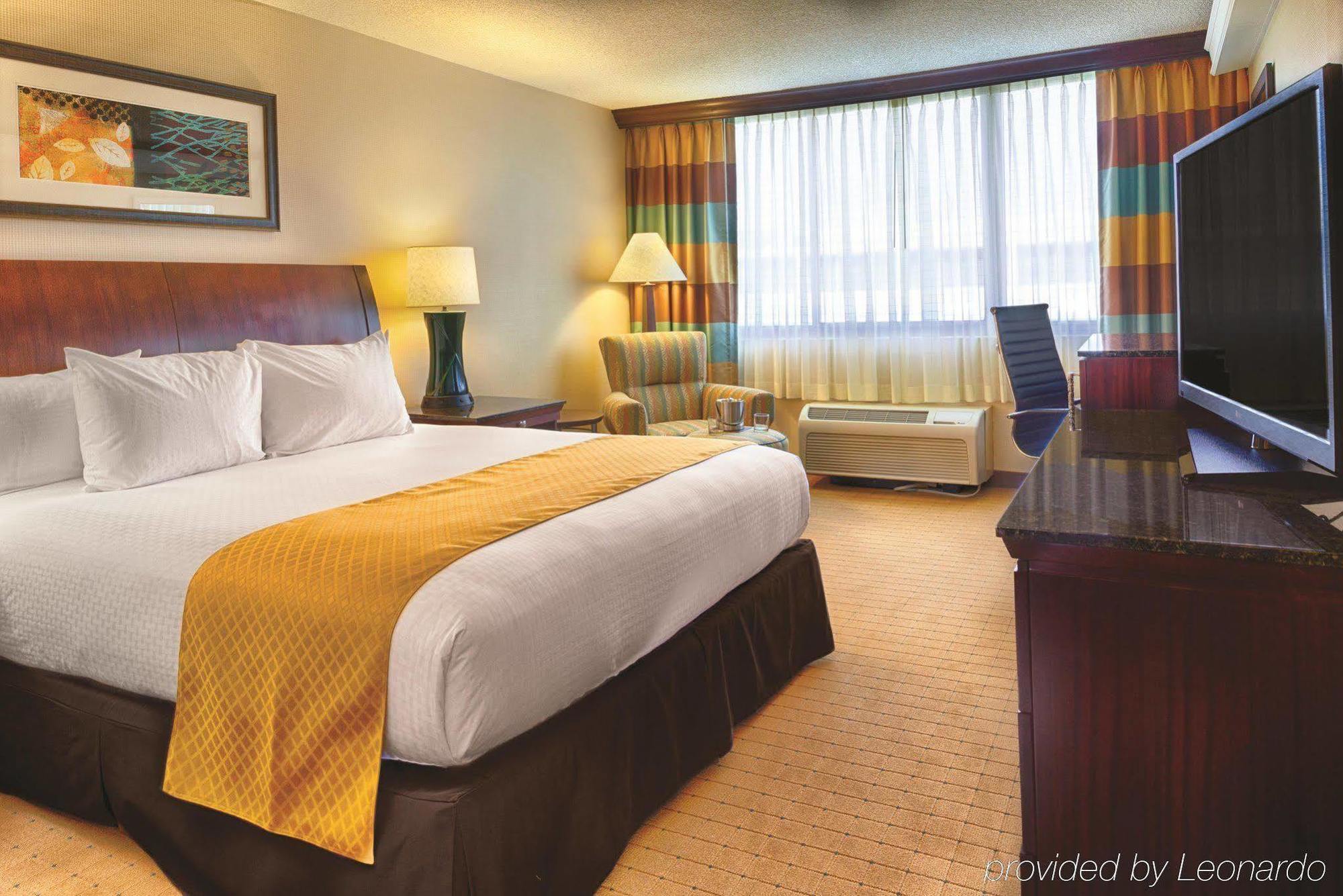 Doubletree By Hilton Denver Central Park Exterior photo