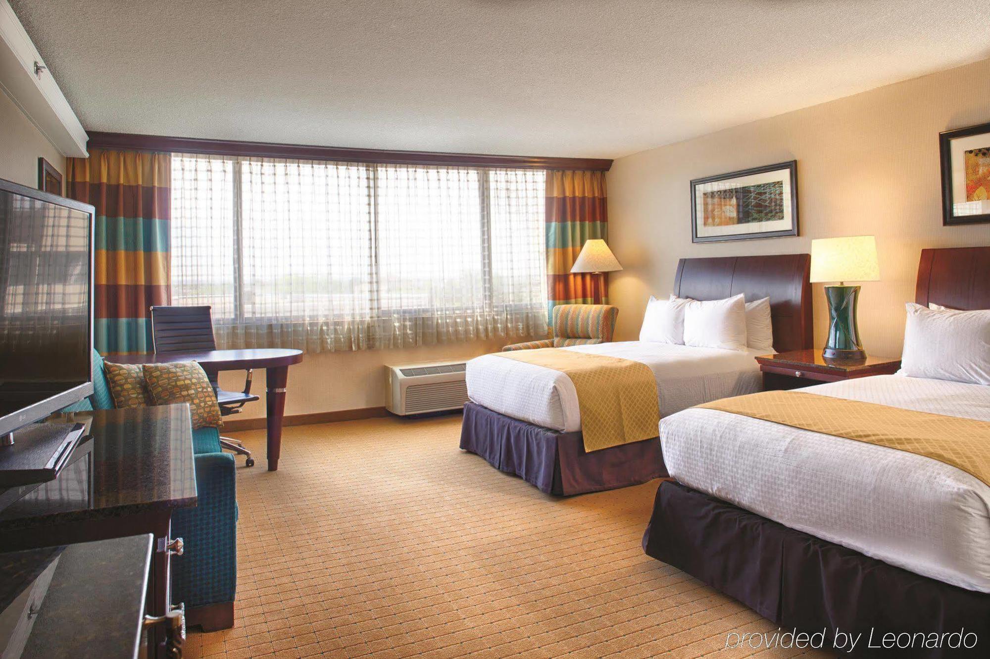 Doubletree By Hilton Denver Central Park Exterior photo
